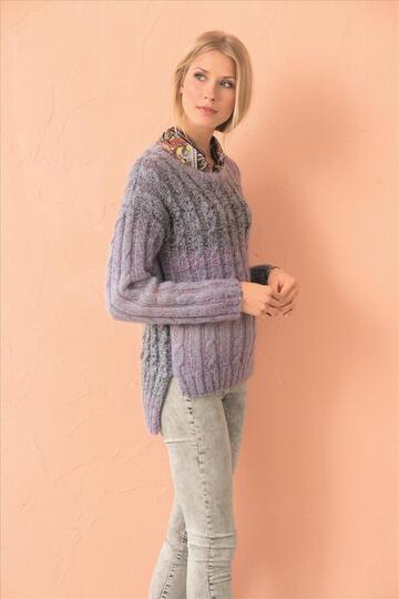 Gerade gestrickter Pulli mit verkürzter Vorderseite in Softtönen