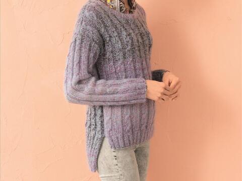 Gerade gestrickter Pulli mit verkürzter Vorderseite in Softtönen