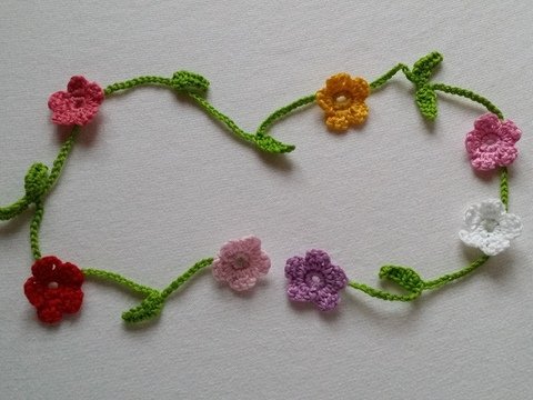 Vielseitige Blumenranke