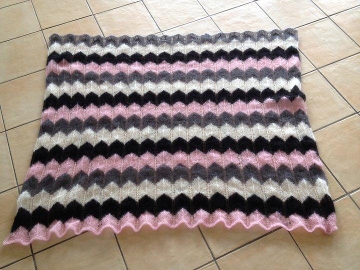 superleichte flauschige Decke / Plaid im Wellenmuster