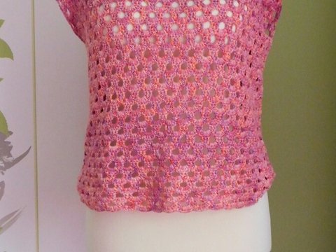 Gehäkeltes Shirt mit Bogenkante