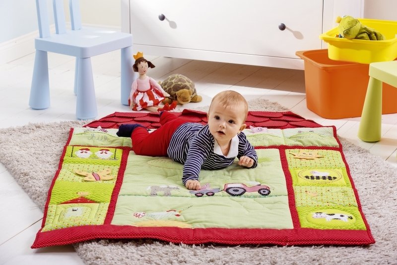 Genähte Patchwork-Krabbeldecke "Meine kleine Farm"