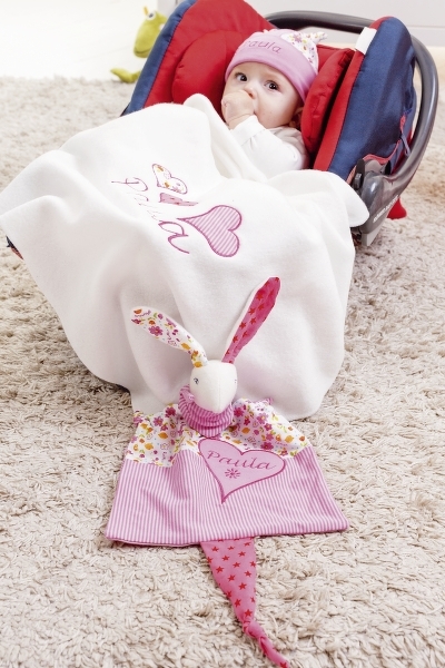 Genähte Babydecke, Mützchen und Schnuffeltuch aus Fleece