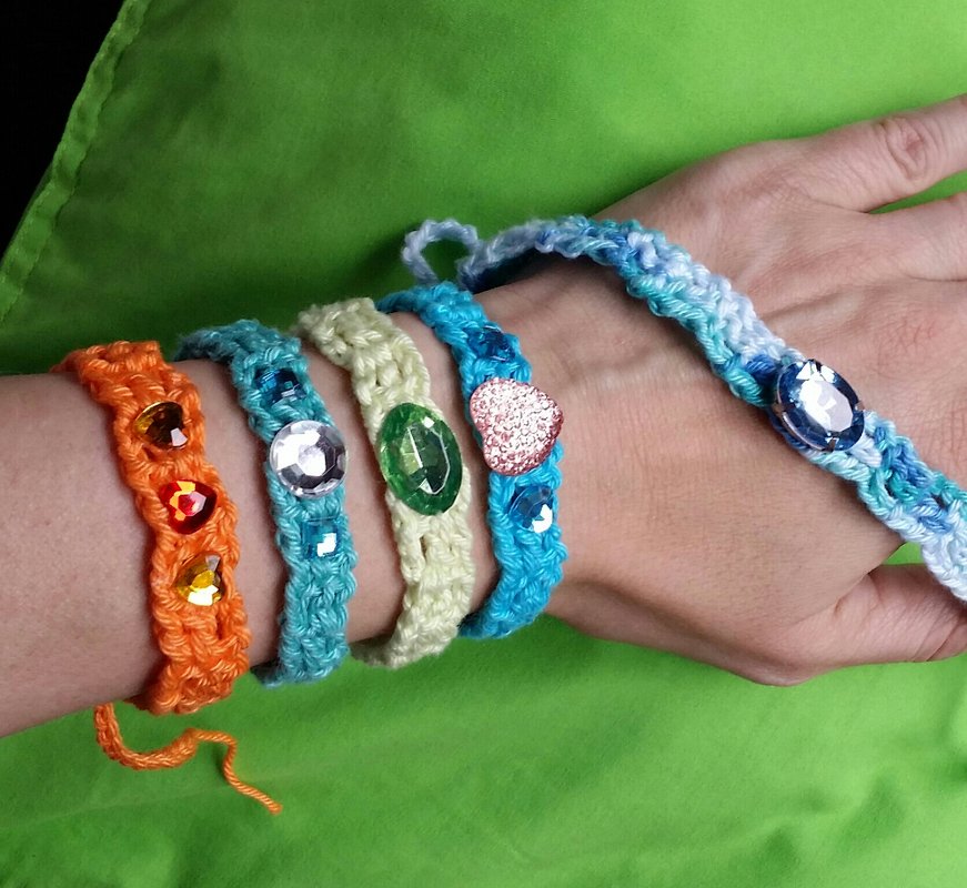 Gehäkelte Freundschaftsbänder - Bild 2