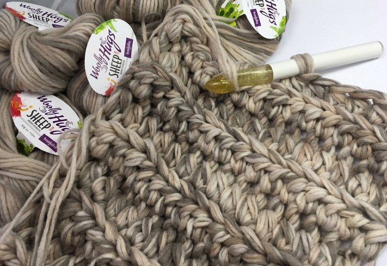 XXL-Kissen aus Woolly Hugs SHEEP