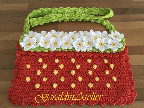 " Erdbeere mit Blümchen " Umhänge Tasche für Mädchen