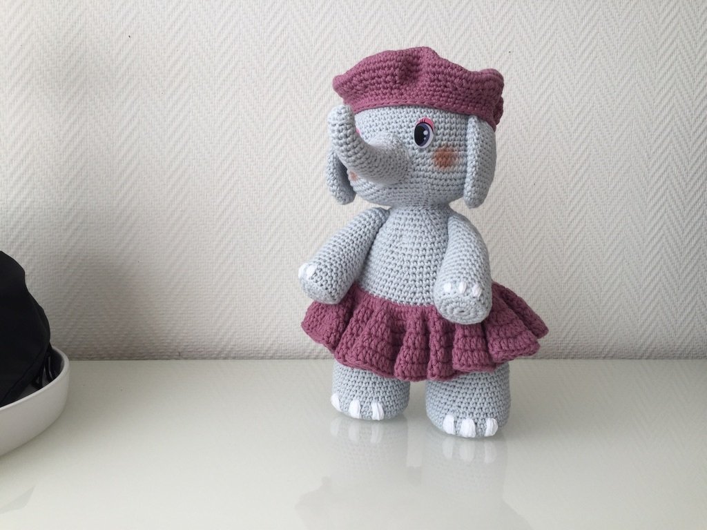 Häkelanleitung Elefant Dame mit Barett und Rock - Bild 7