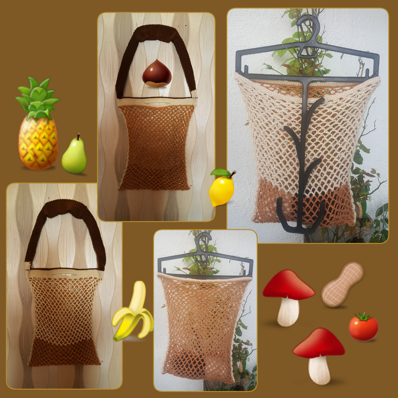 Mehrere gehäkelte Netzbeutel in hell- und dunkelbraunen Tönen, an Kleiderbügeln und Wandhaken hängend.