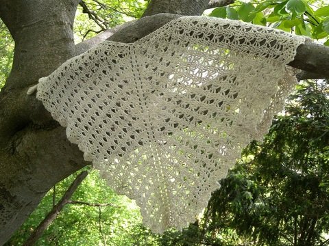 Gehäkeltes Dreieckstuch "Paean"