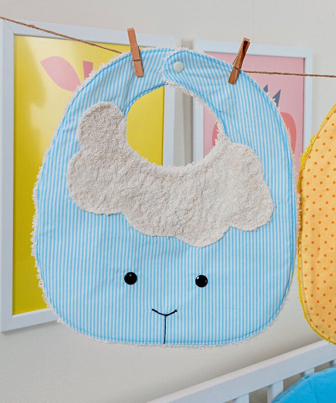 Lätzchen mit Schäfchenmotiv nähen