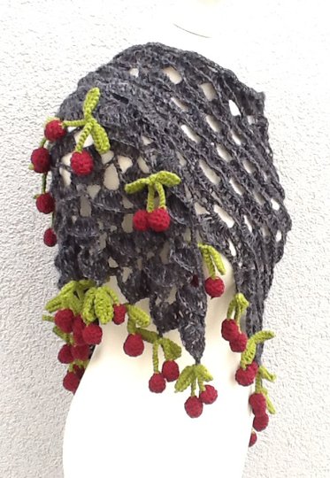 wunderschönes Venusmuscheltuch mit Herzkirschen