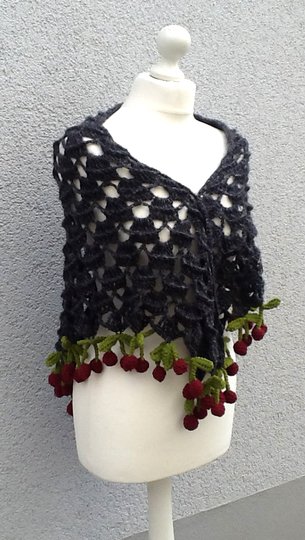 wunderschönes Venusmuscheltuch mit Herzkirschen