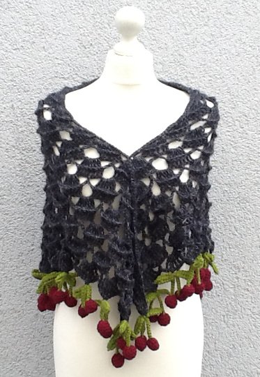 wunderschönes Venusmuscheltuch mit Herzkirschen