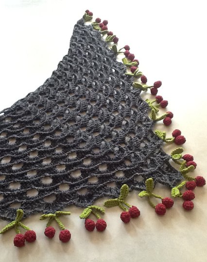 wunderschönes Venusmuscheltuch mit Herzkirschen