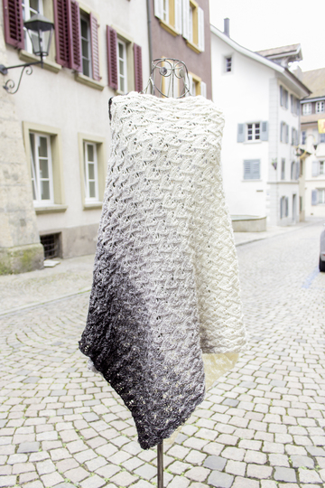 Poncho "KUSCHEL-ALARM" mit 2 Bobbel-Merino von Woolly Hugs stricken