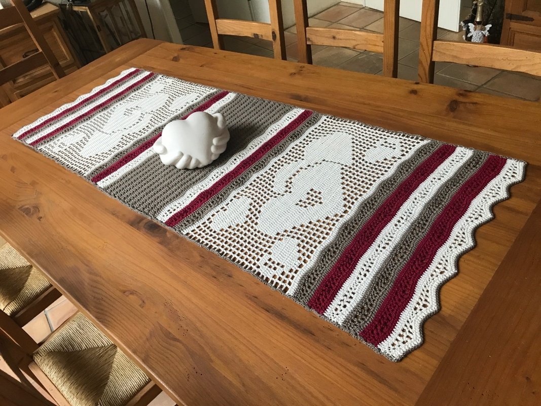 Häkeln / Tischläufer / Hearts - Bild 4
