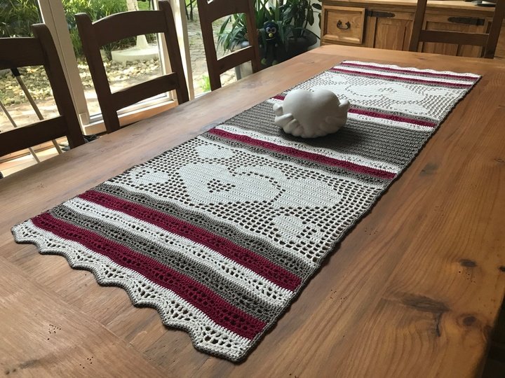 Häkeln / Tischläufer / Hearts