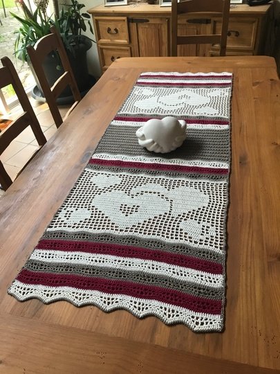 Häkeln / Tischläufer / Hearts