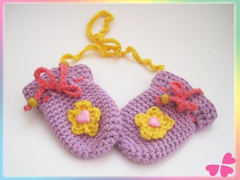 Häkelanleitung: Baby Fäustlinge mit Blümchen (0 - 1 Jahr)