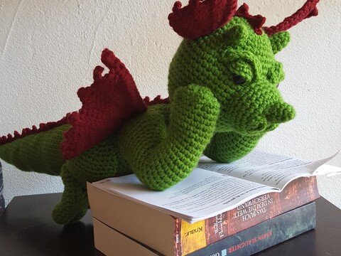 Häkelanleitung Lesedrachen Elliot