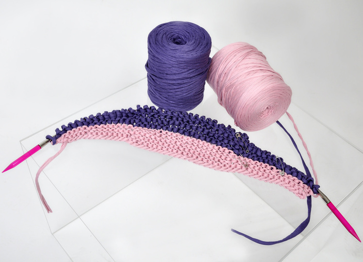 aktualisierte PDF Anleitung für einen abgeflachten Pouf aus Textilgarn