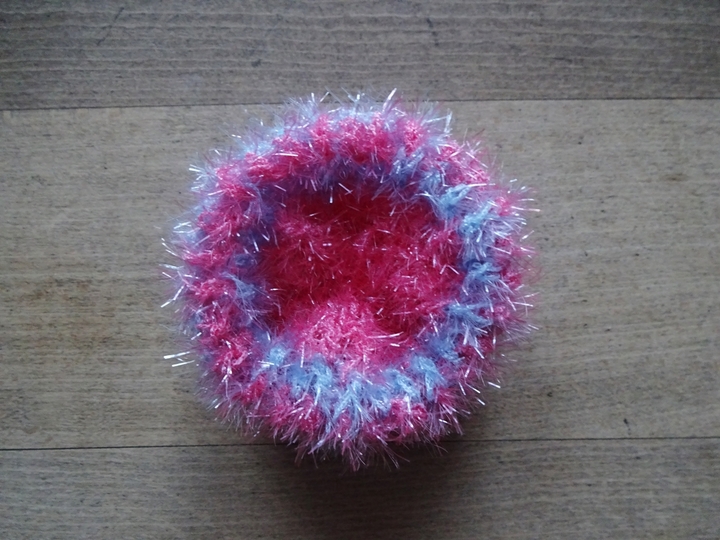 gehäkelter Putzschwamm in Streifen- Optik