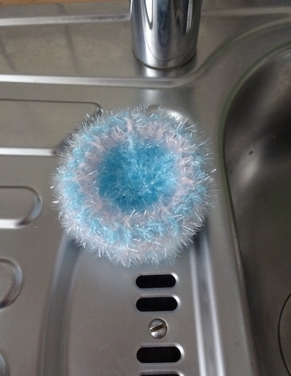 gehäkelter Putzschwamm in Streifen- Optik