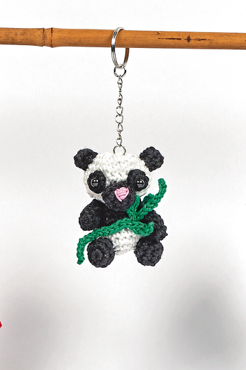 Gehäkelter Schlüsselanhänger Panda