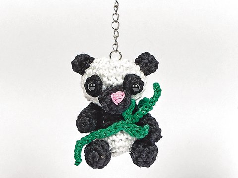 Gehäkelter Schlüsselanhänger Panda