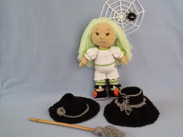 Häkelanleitung Puppe, Hermine die kleine Hexe