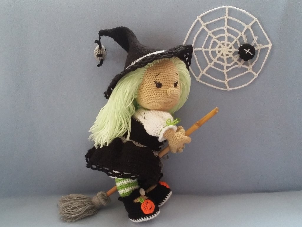 Häkelanleitung Puppenkleidung, Hermine die kleine Hexe