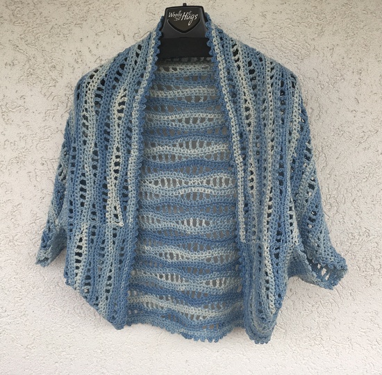 Seelenwärmer BELLONA aus Woolly Hugs BANDY WISH gehäkelt