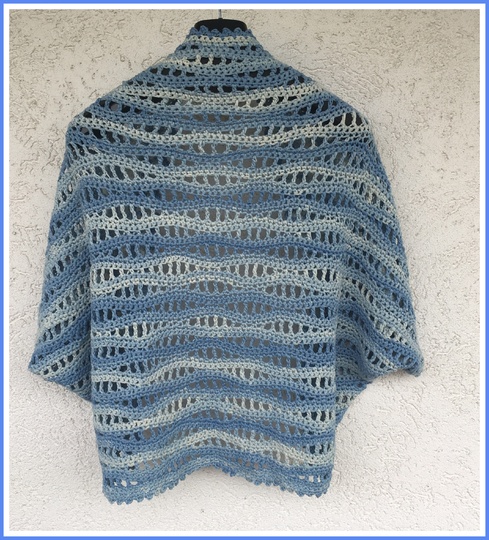 Seelenwärmer BELLONA aus Woolly Hugs BANDY WISH gehäkelt