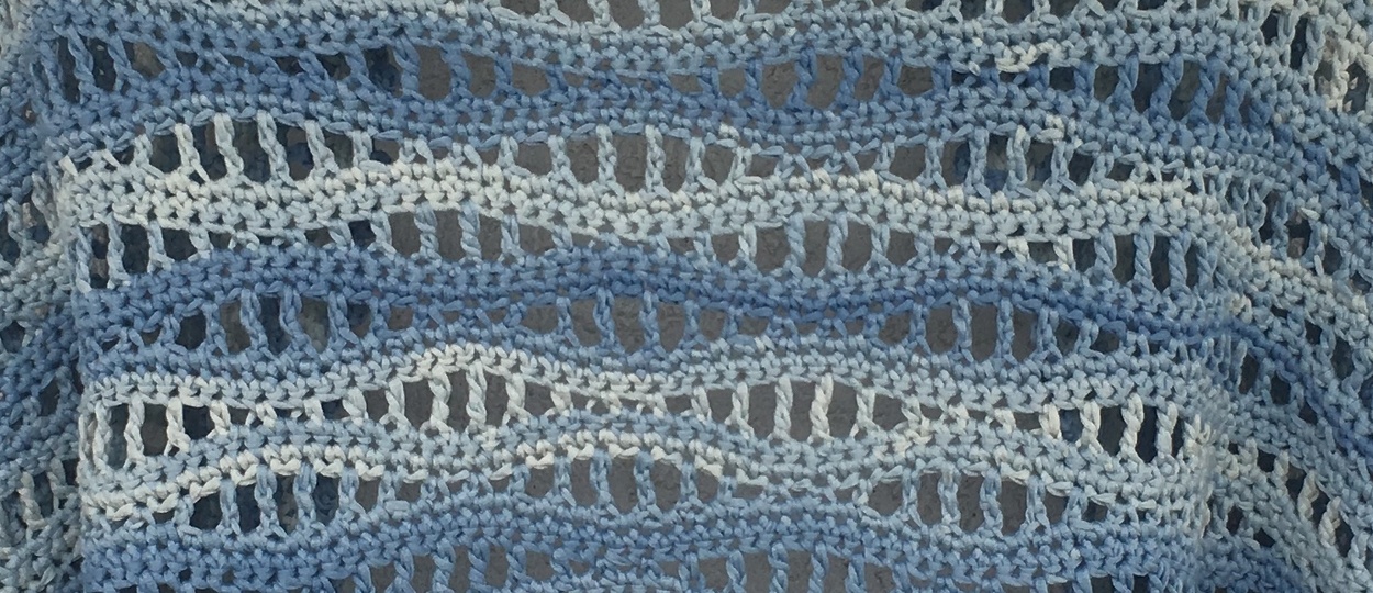 Seelenwärmer BELLONA aus Woolly Hugs BANDY WISH gehäkelt