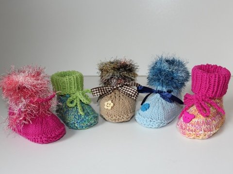 Strickanleitung Babyschuhe, Baby-Booties in 2 Größen aus Wollresten