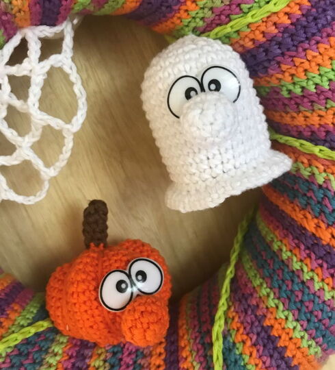 Crochet pattern Halloween wreath with figures
