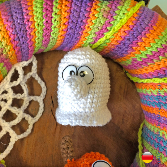 Crochet pattern Halloween wreath with figures