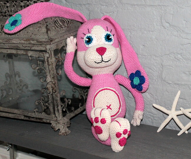 Crochet a bunny – a lanky cuddly bunny with long floppy ears (EN & DE)