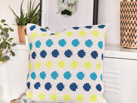 Gehäkeltes Kissen "Dots"
