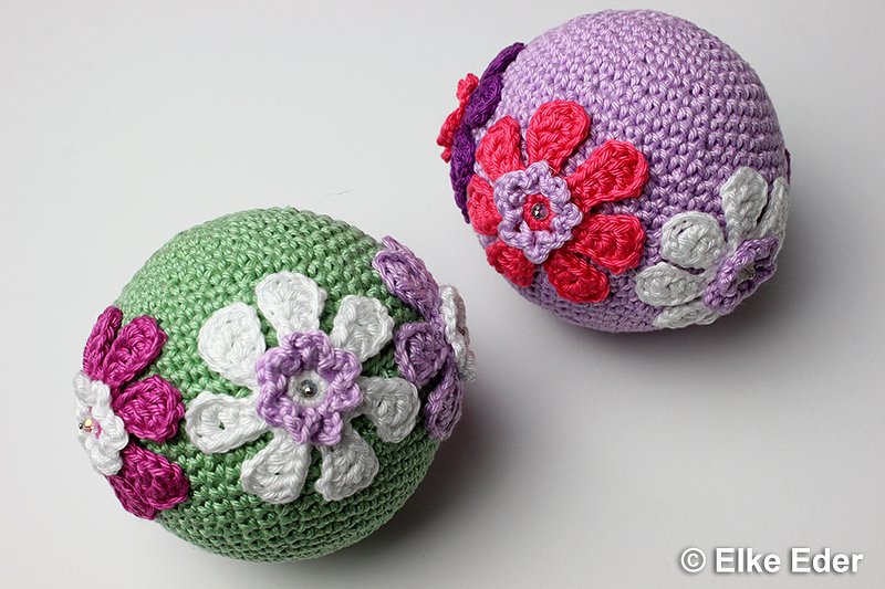 Häkelanleitung Christbaumkugel Dekokugel mit Blüten - Bild 3
