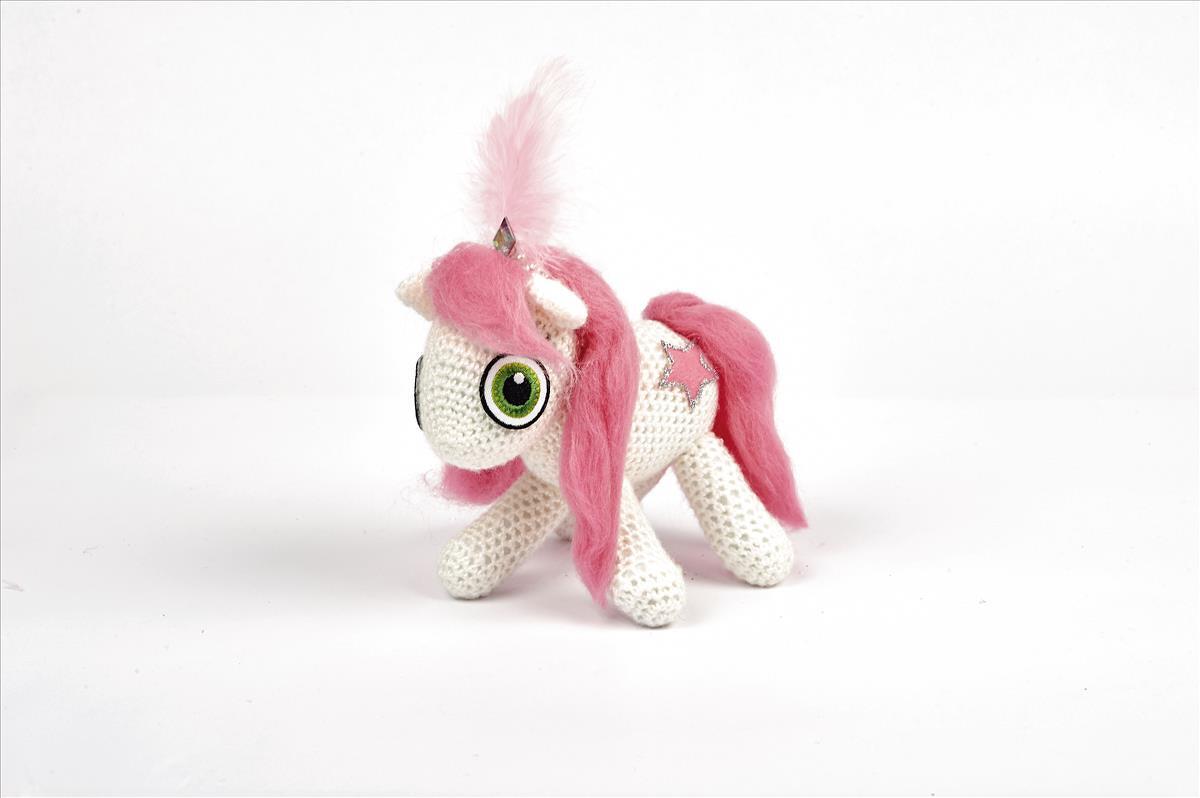 Amigurumi "Chantal Chevalier, das elegante Zirkuspferd"