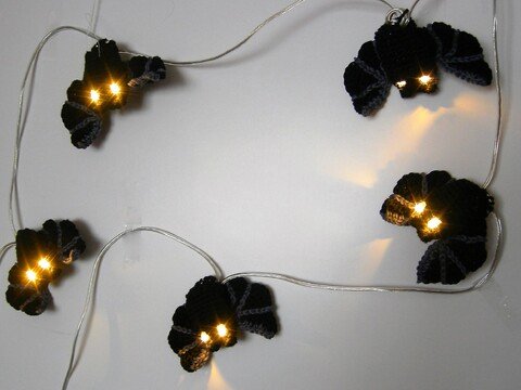 Häkelanleitung Halloween Fledermaus für Lichterkette oder Mobile