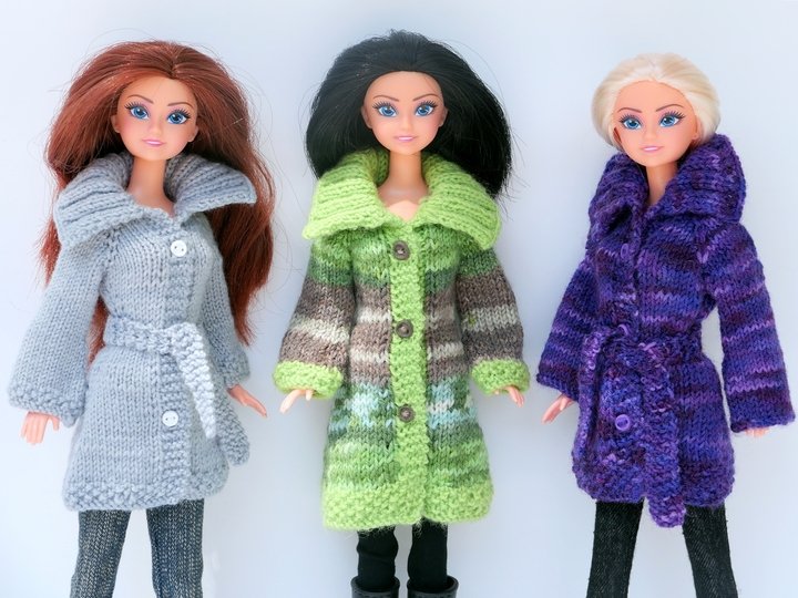 Strickanleitung: Strickjacke und Mütze für kleine Anziehpuppen