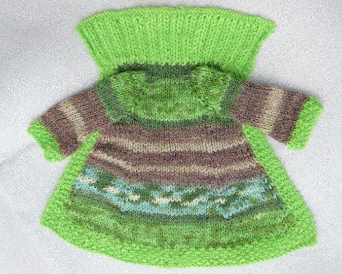 Strickanleitung: Strickjacke und Mütze für kleine Anziehpuppen