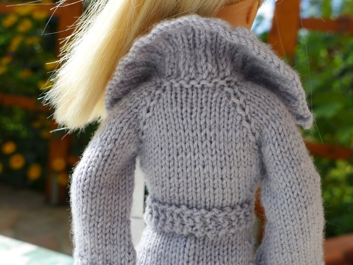 Strickanleitung: Strickjacke und Mütze für kleine Anziehpuppen