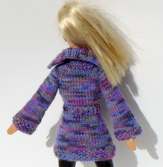 Strickanleitung: Strickjacke und Mütze für kleine Anziehpuppen