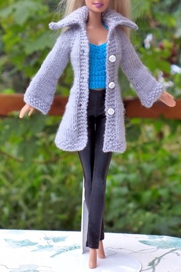 Strickanleitung: Strickjacke und Mütze für kleine Anziehpuppen