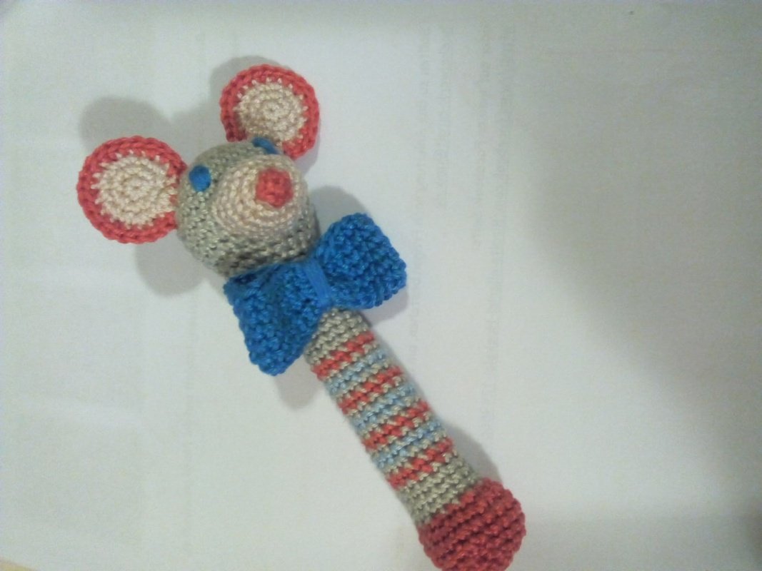 Häkelanleitung für eine Babyrassel "Maus"