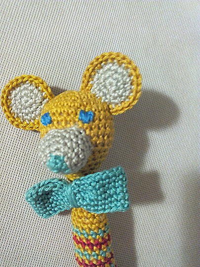 Häkelanleitung für eine Babyrassel "Maus"