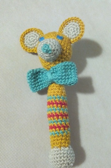 Häkelanleitung für eine Babyrassel "Maus"